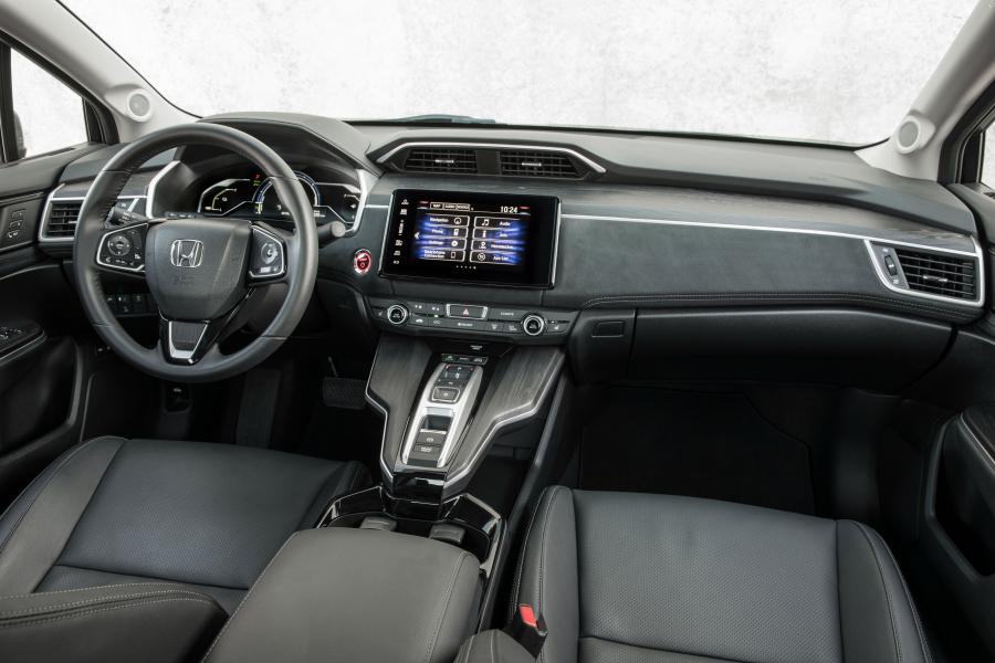 Торпедо Honda Clarity Plug-In Hybrid 2017 года  (NA) (фото 19 из 84)